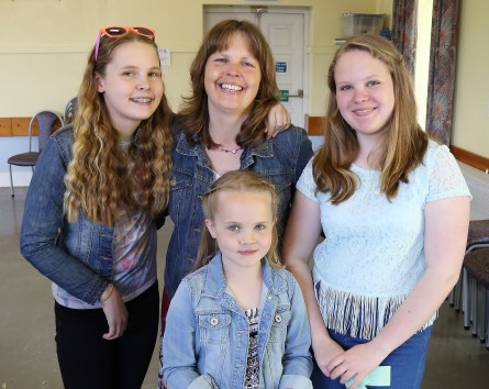 3I6A0741 A (Steves Wife & Daughters)